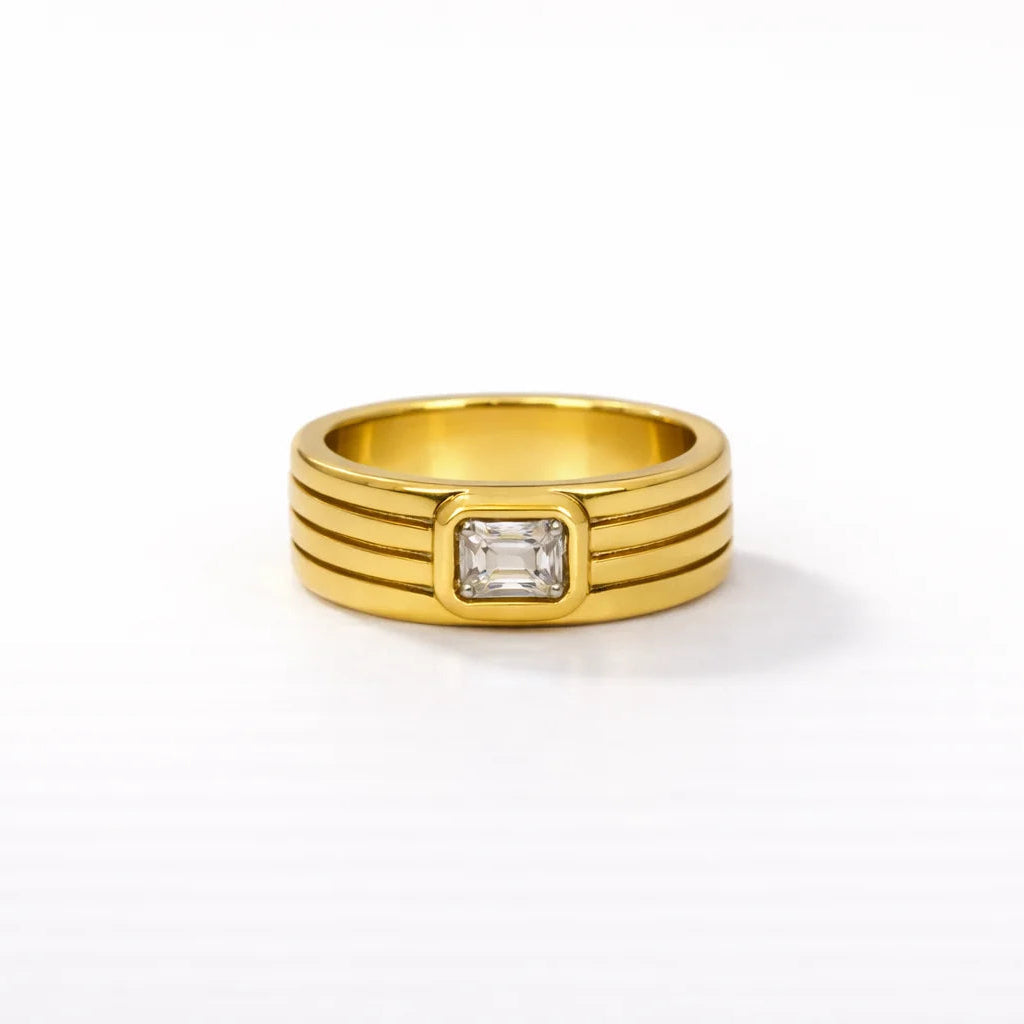 White Halo Ring - 18 Karat