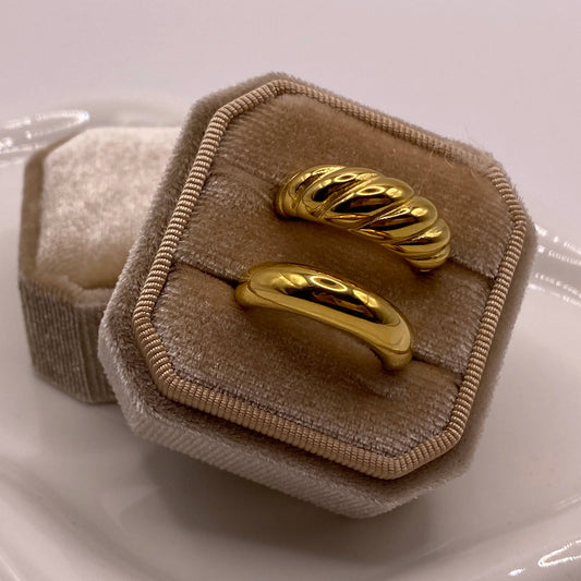 Croissant Deluxe Ring - 18 Karat