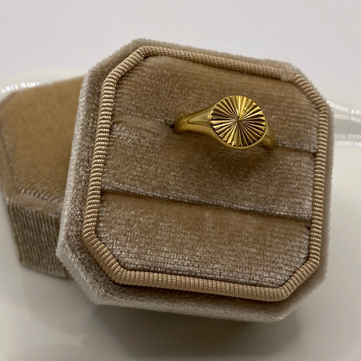 Dawn Ring - 18 Karat