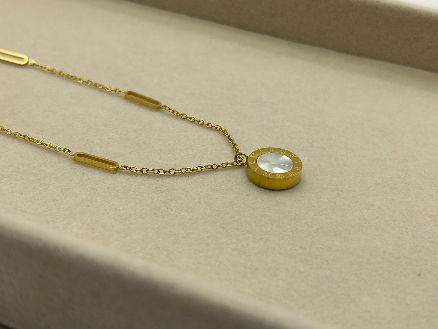 Alexandria Perlmutt Necklace - 18 Karat