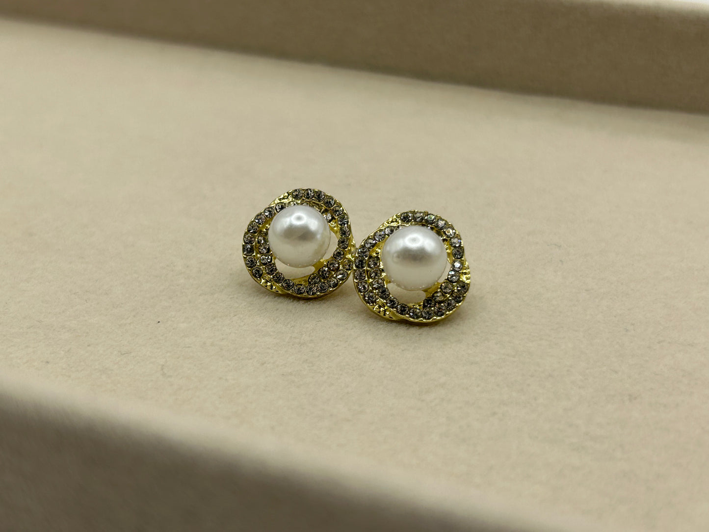 Bari Earrings - 16 Karat