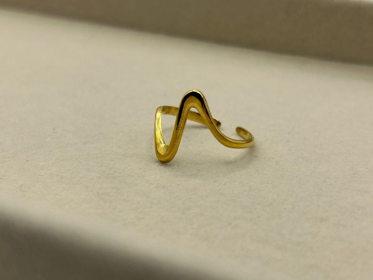 Wave Ring - 18 carat