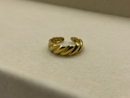 Croissant Ring - 14 carat