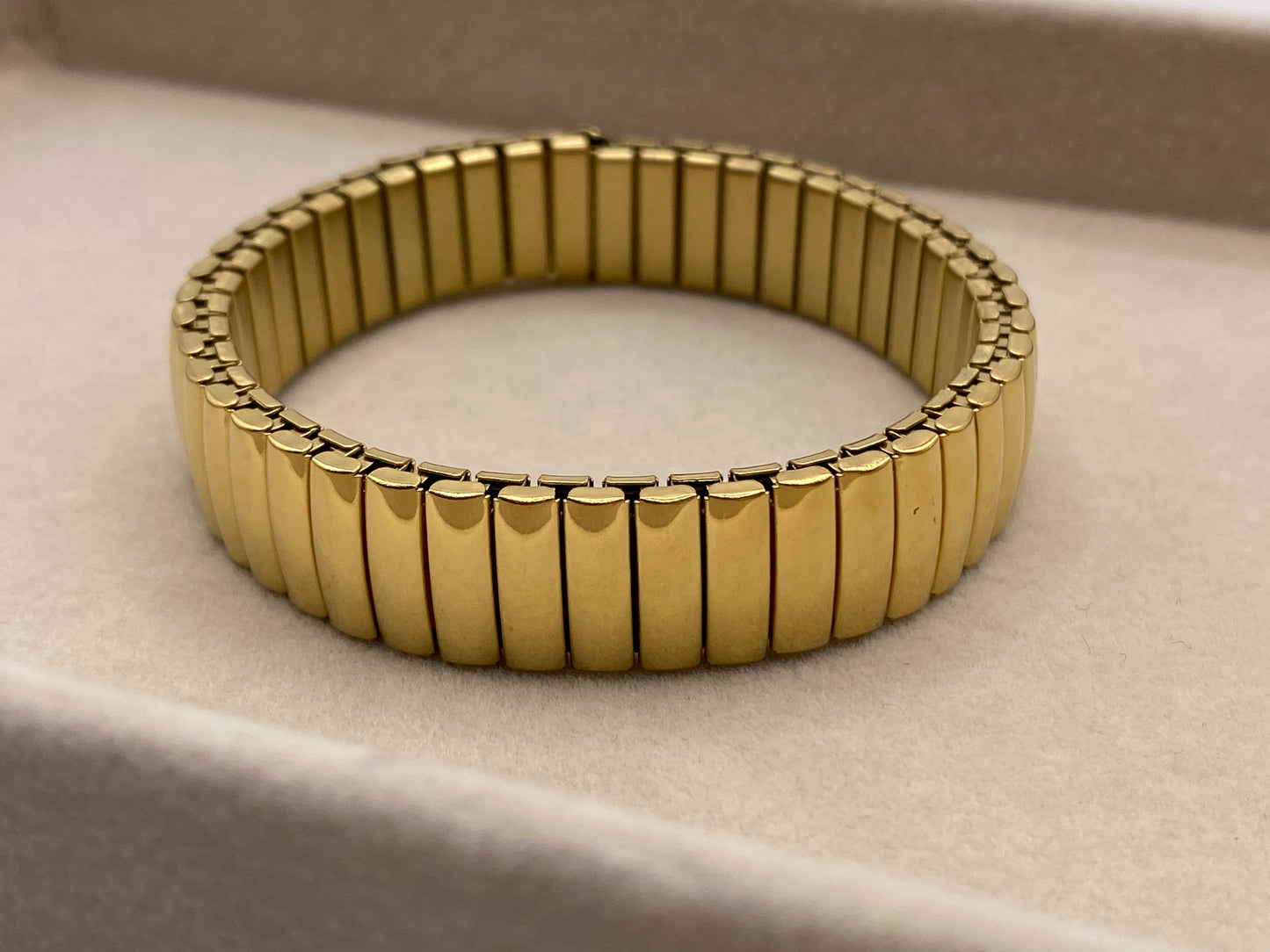 Seva Bracelet - 18 Karat