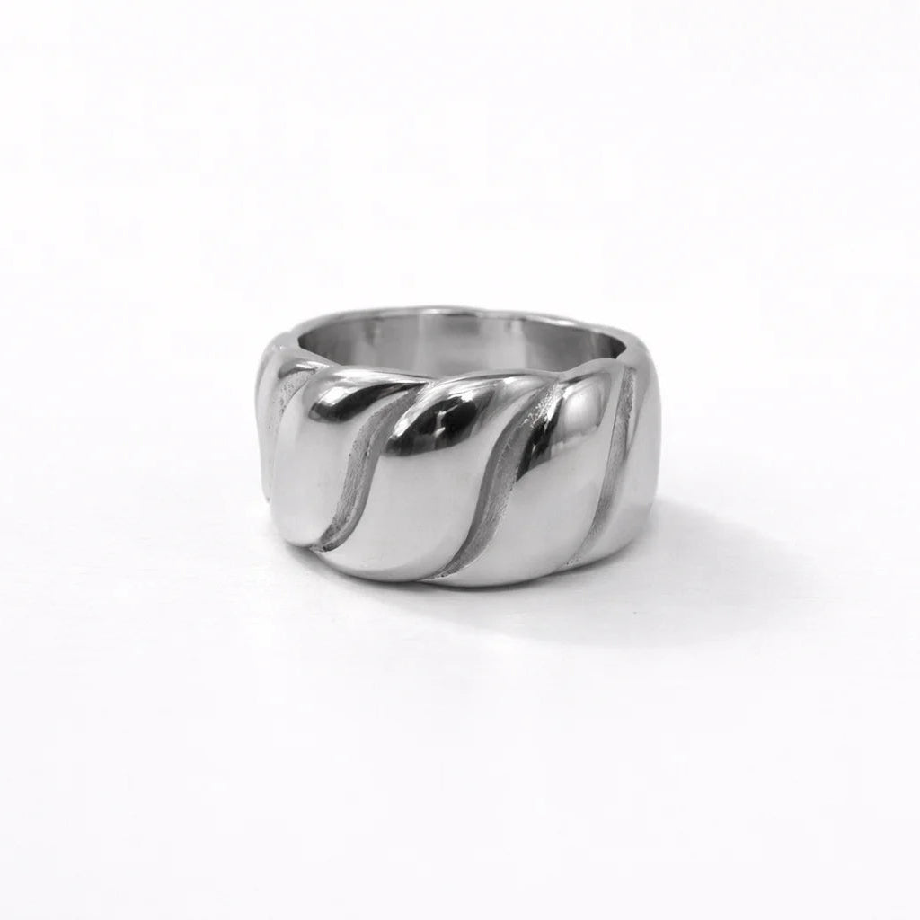 Evolvé Silver Ring - 18 Karat