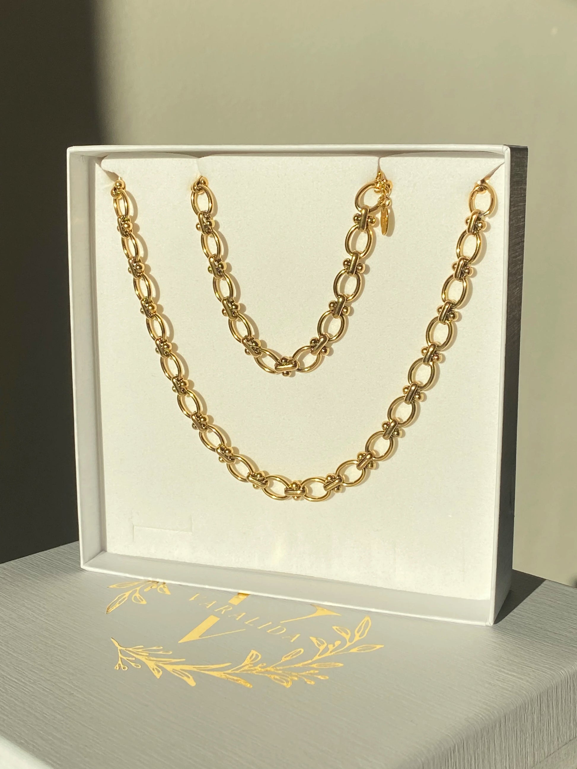 VARALIDA vergoldetes Schmuckset: filigrane goldene Kette mit Kreisen – eleganter Damenschmuck online kaufen