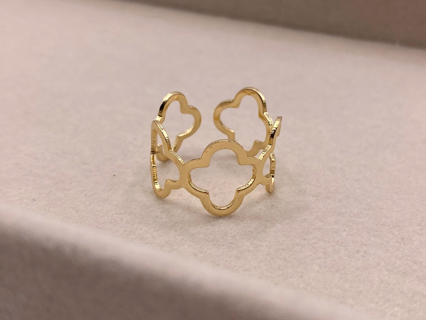 Four-Cleef Ring