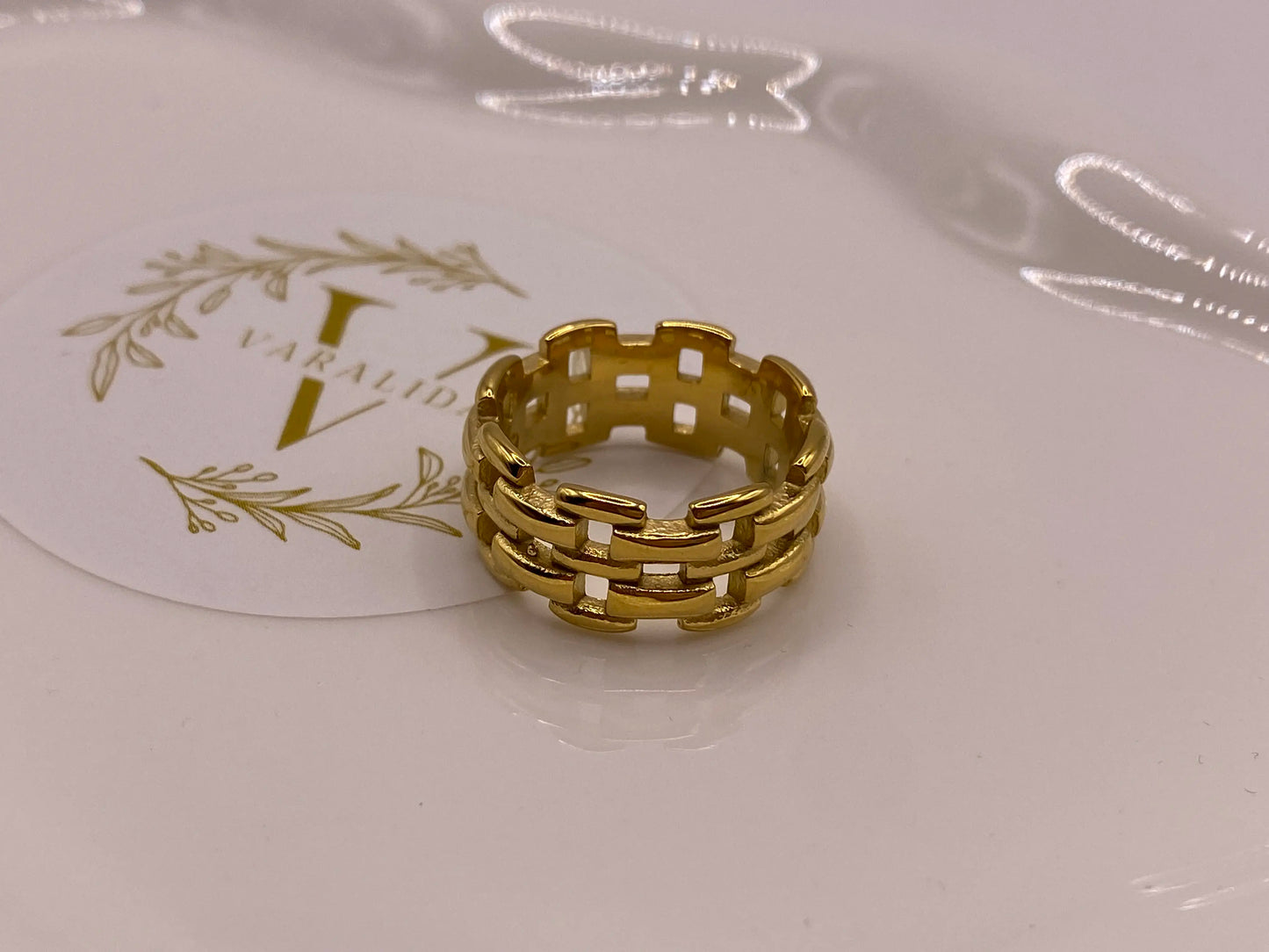 Chain Ring - 18 carat