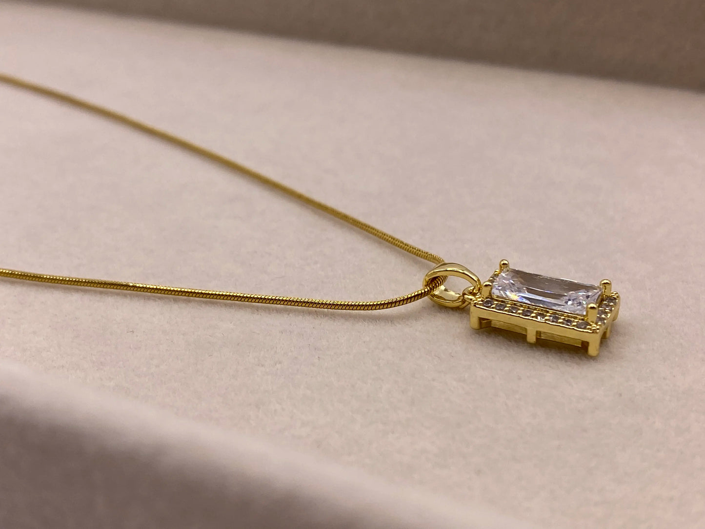 Isabeau Necklace - 18 carat