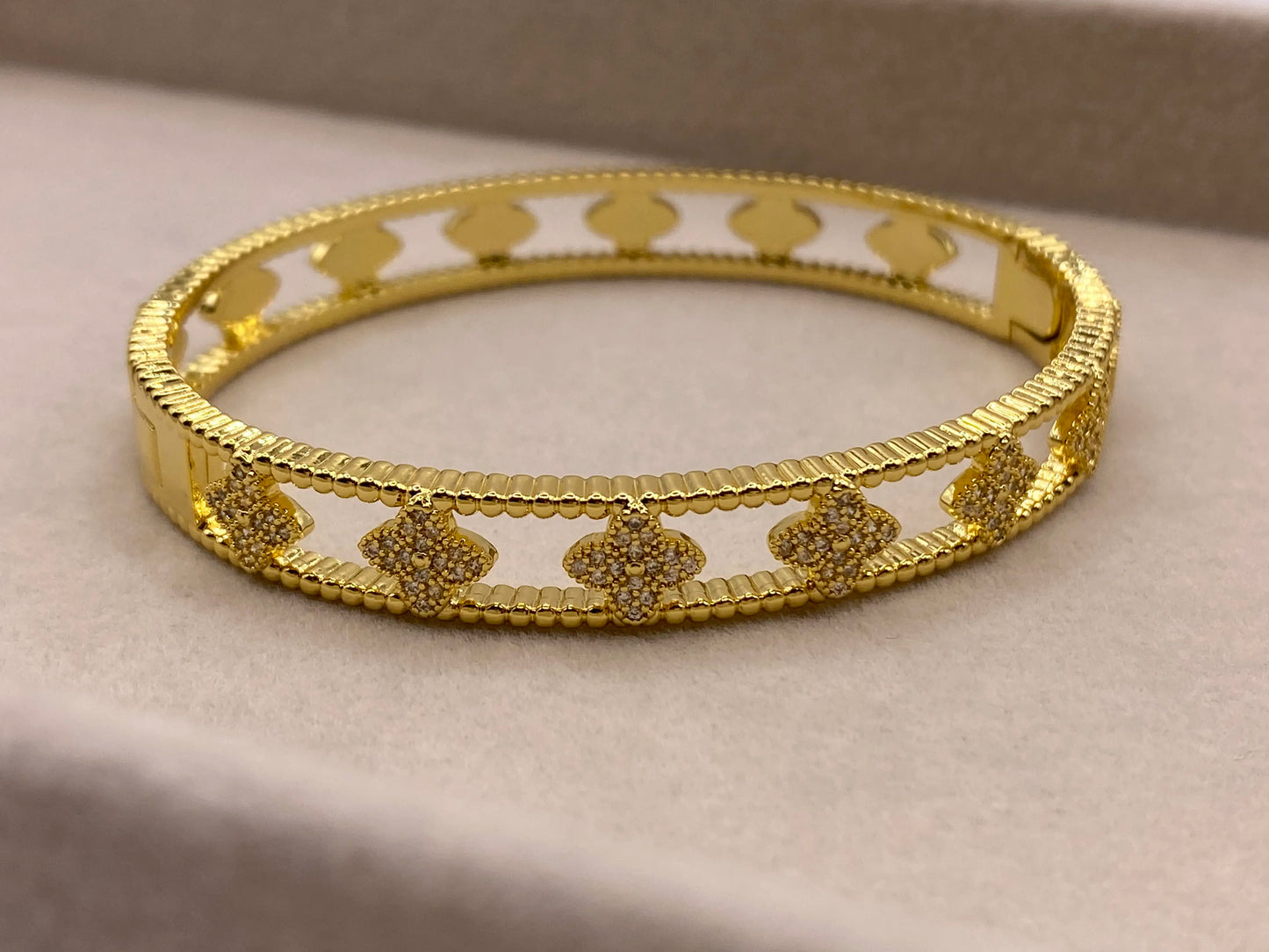 Antoinette Bracelet - 18 Karat (⌀ 6 cm)